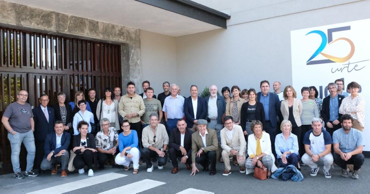Foto de familia tras el acto institucional del 25 aniversario de Ugle celebrado en septiembre. 