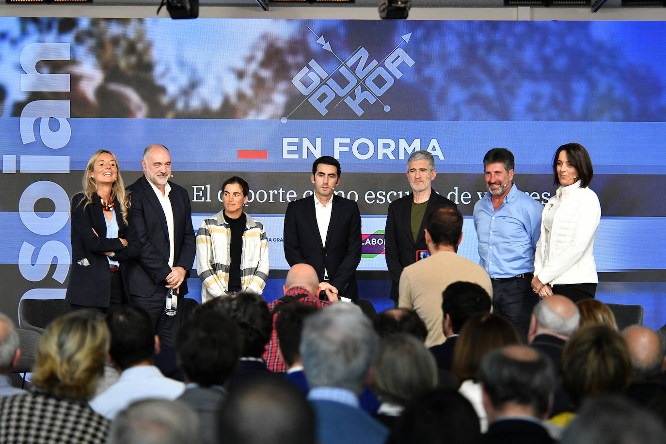 Amagoia Eizagirre, Pablo Laso, Maialen Chourraut, Roberto Olabe, Txema Olazabal y Nerea Salinas con el moderador Álvaro Vicente.