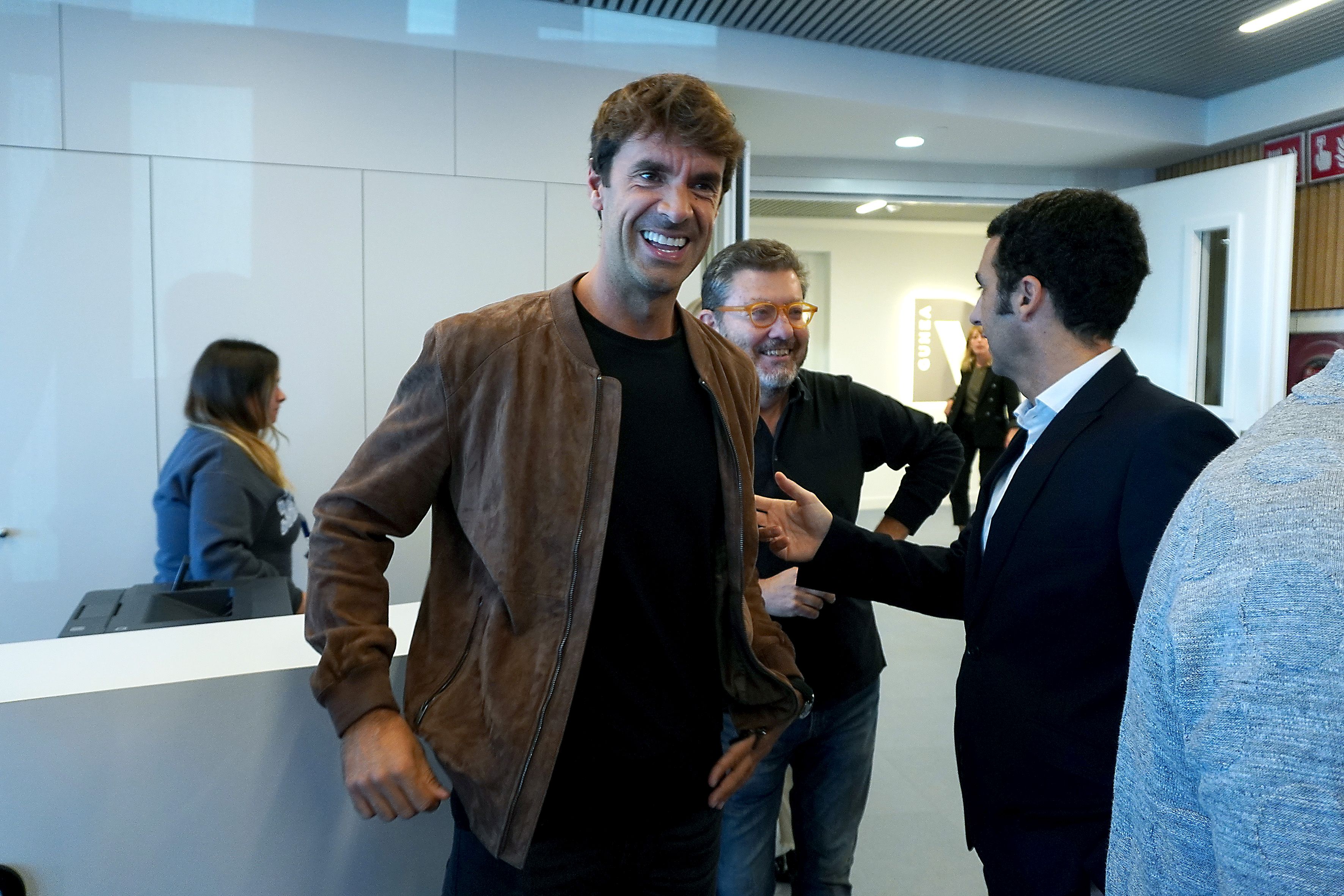 Xabi Prieto, con Mitxel Ezquiaga y Alvaro Vicente a su lado.