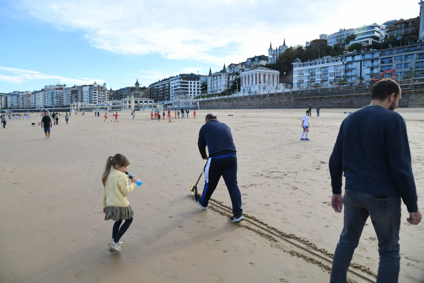 Fotos: Comienza la temporada de fútbol playero en Donostia