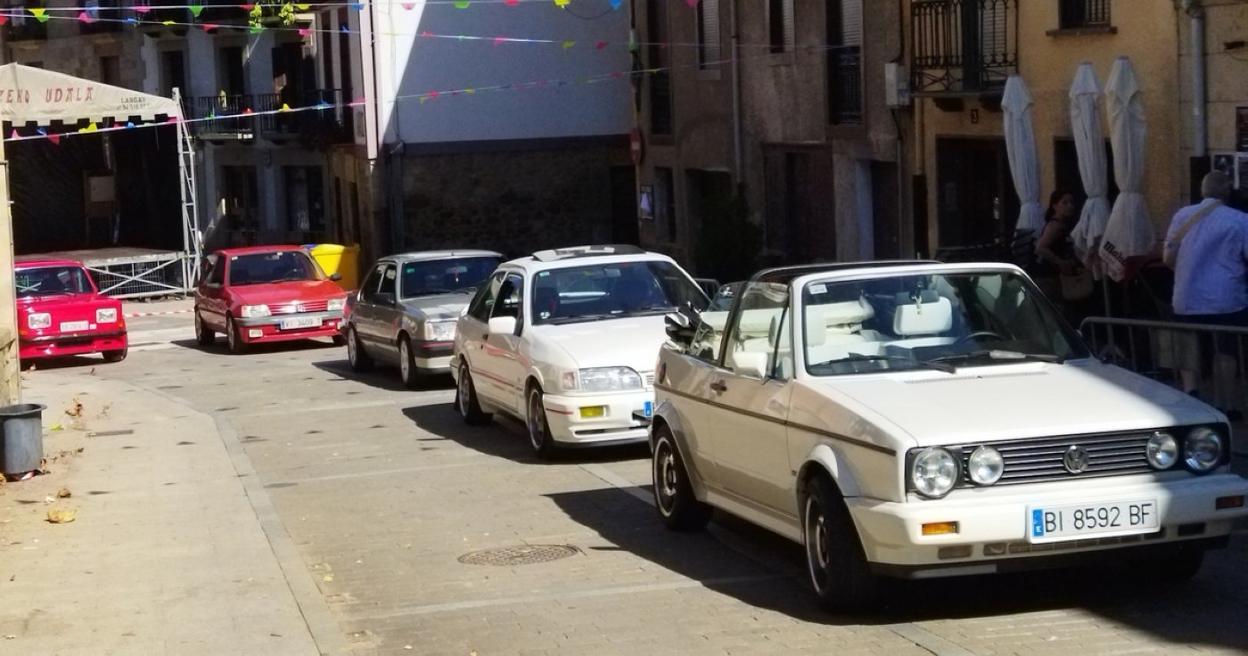 Irailean automobilak jarri zituzten ikusgai Buztinzurin. Abenduan motorrei helduko zaie txanda. 