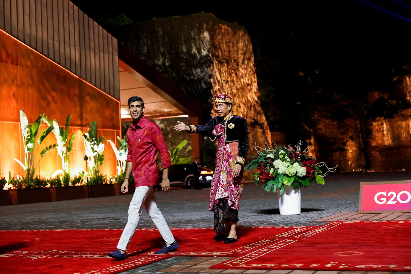 El primer ministro de Reino Unido, Rishi Sunak, con el presidente indonesio, Joko Widodo. 