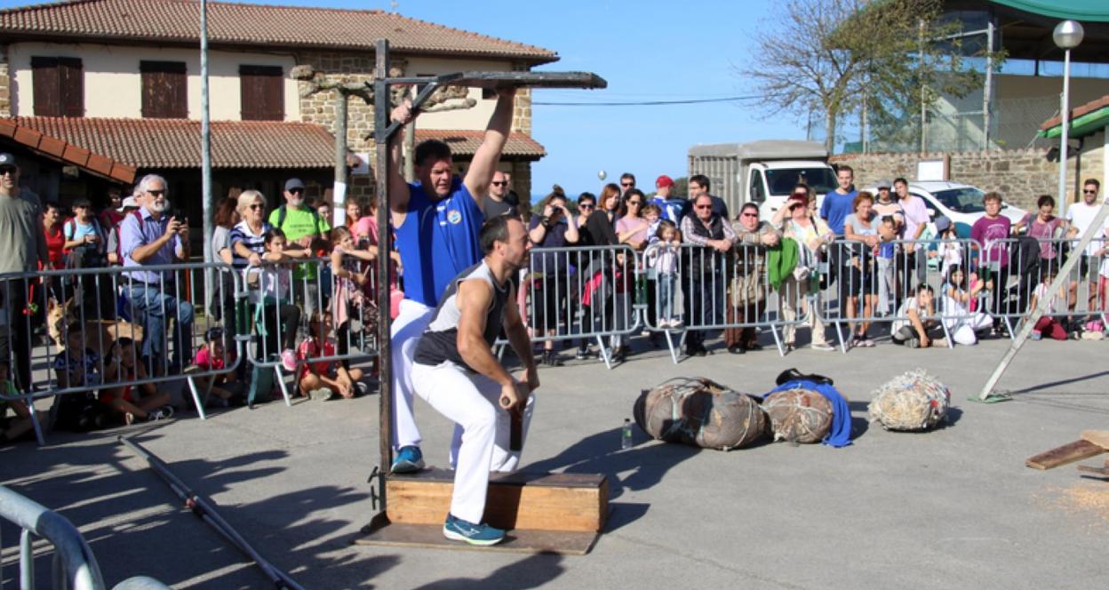 Getaria: Herri kirol saio bikaina Askizuko San Martin jaietan