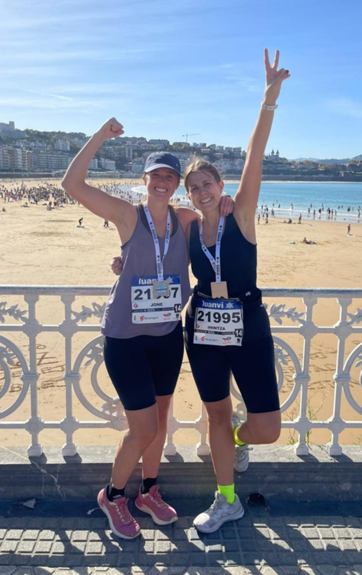 Jone e Ihintza, sonrientes tras la prueba.