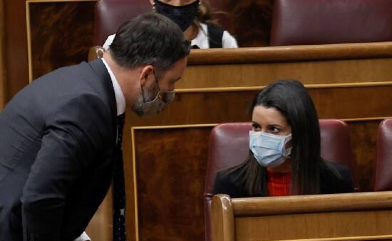 Santiago Abascal e Inés Arrimadas, en el Congreso de los Diputados, en marzo de 2021 