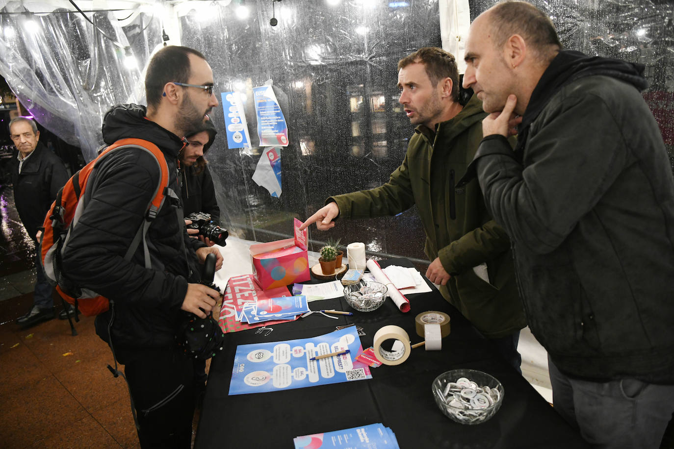 Fotos: Kaleetan hitzez ekiteko garaia hasi da Donostian