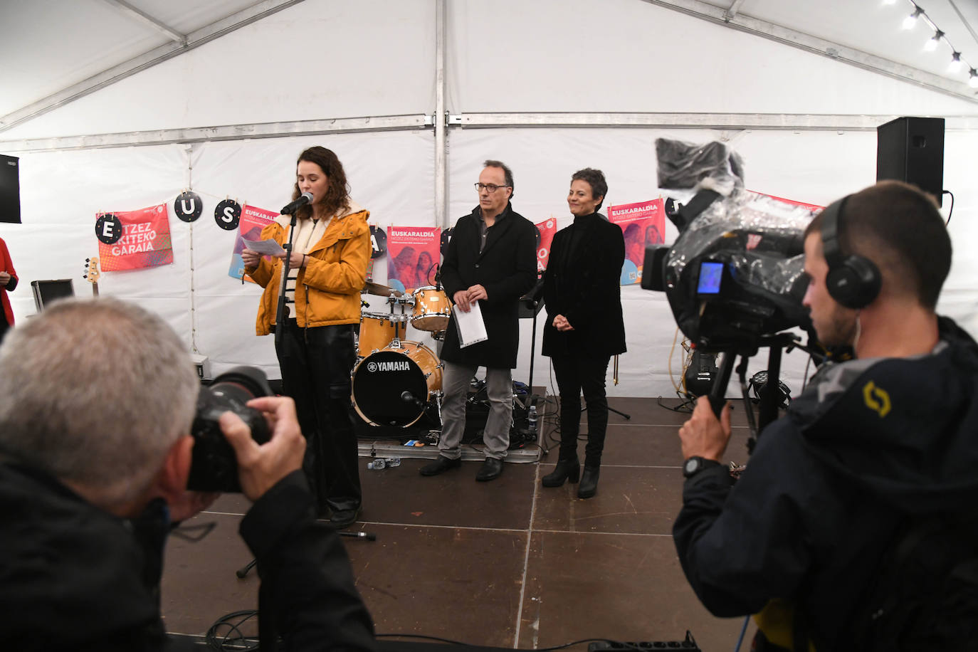 Fotos: Kaleetan hitzez ekiteko garaia hasi da Donostian