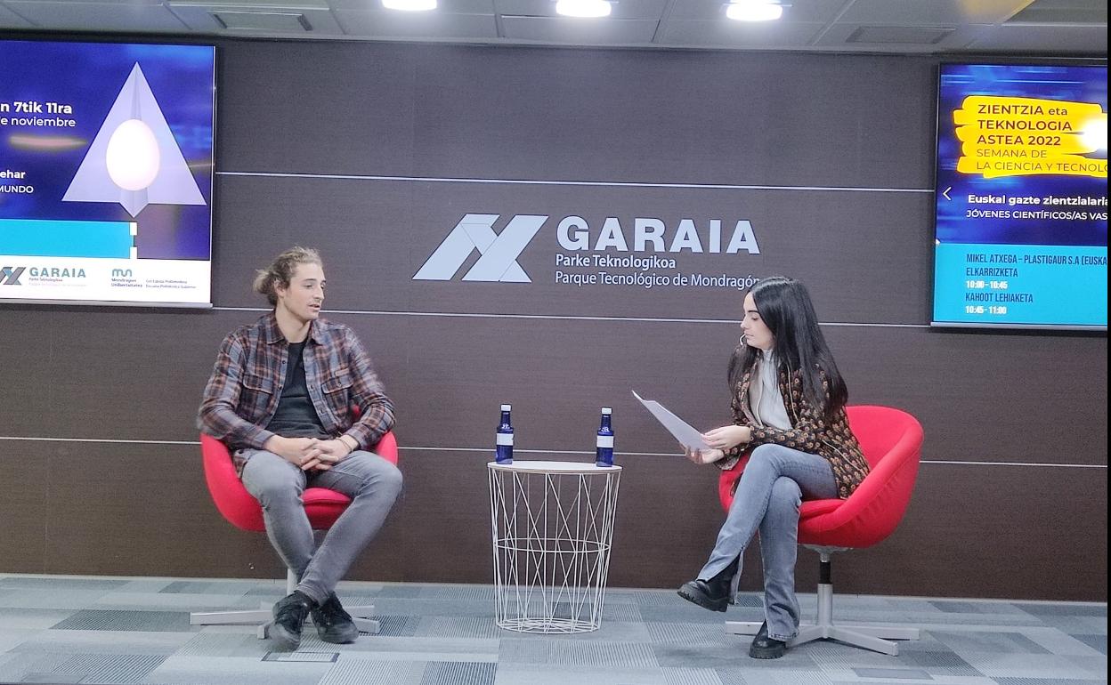 Una de las entrevistas mantenidas durante la Semana Internacional de la Ciencia y la Tecnología. 