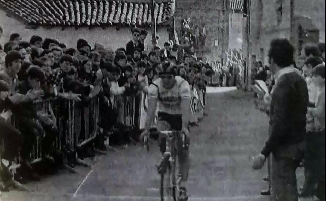 Una de las imágenes sobre los gloriosos años del ciclismo en Telleriarte. 
