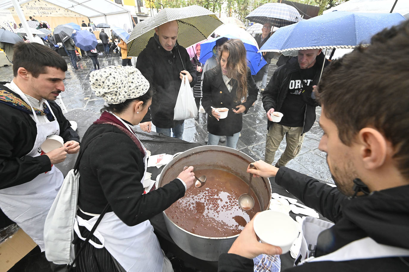Fotos: Contra el frío y la lluvia, unas buenas alubias