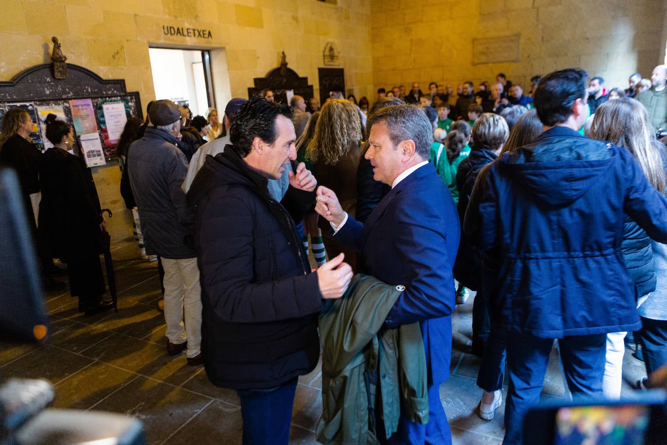 Fotos: Hondarribia entrega la insignia de oro a Unai Emery