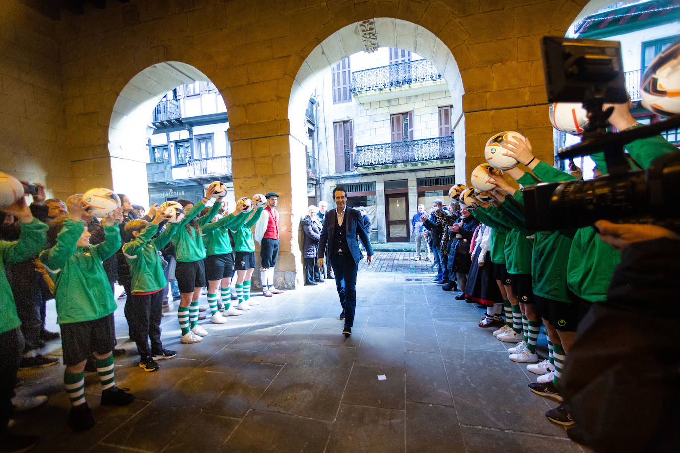 Fotos: Hondarribia entrega la insignia de oro a Unai Emery