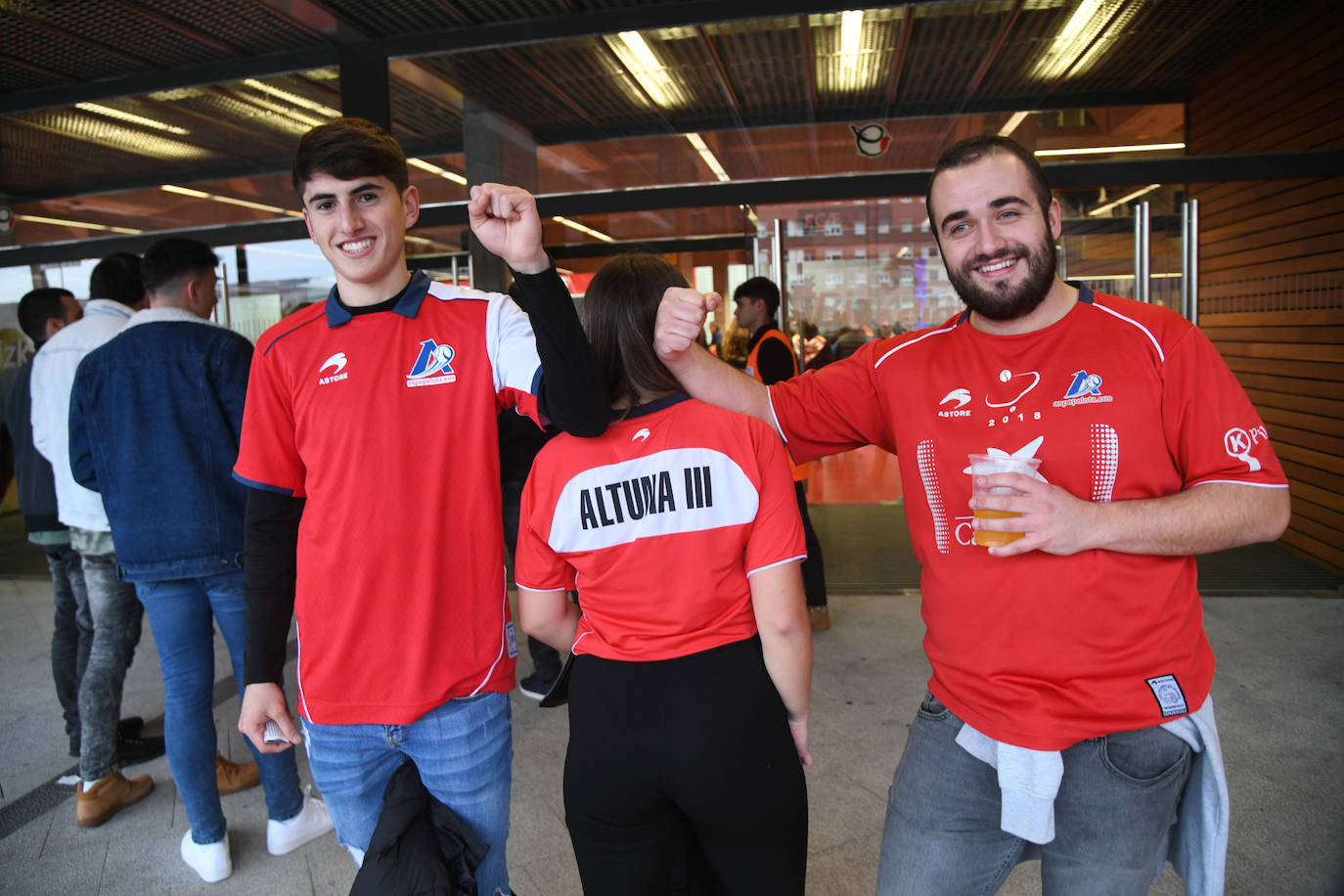 Fotos: Las mejores imágenes del ambiente en el frontón Bizkaia