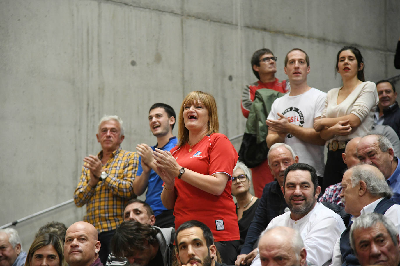 Fotos: Las mejores imágenes del ambiente en el frontón Bizkaia