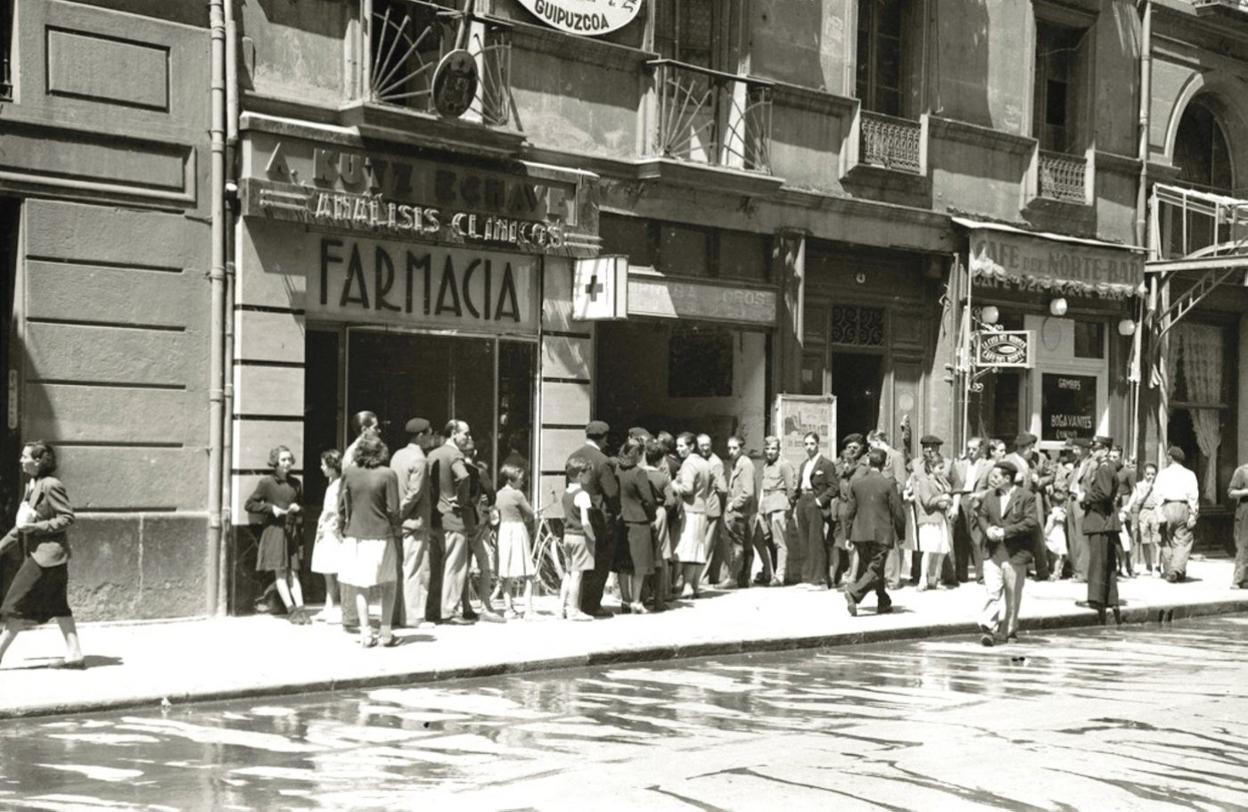 Farmacia Kutz, en el número 4 de la calle Garibai. 