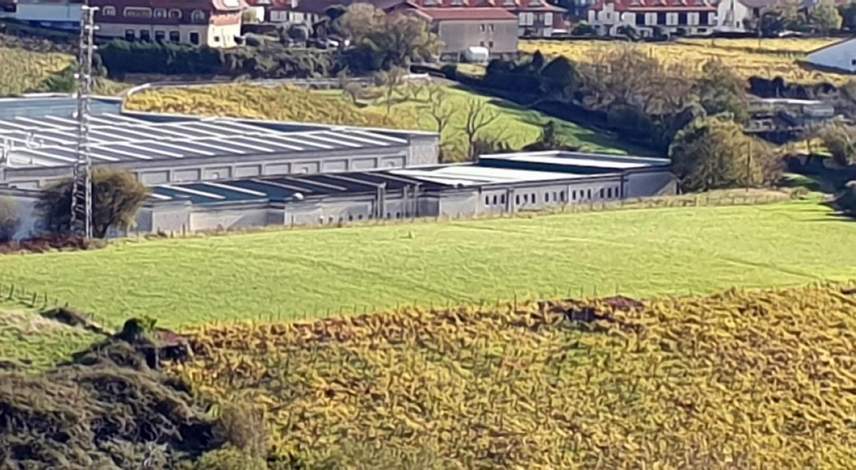 Igarategi poligonoko lurretan egitea aztertu dute Getariako futbol zelaia. 