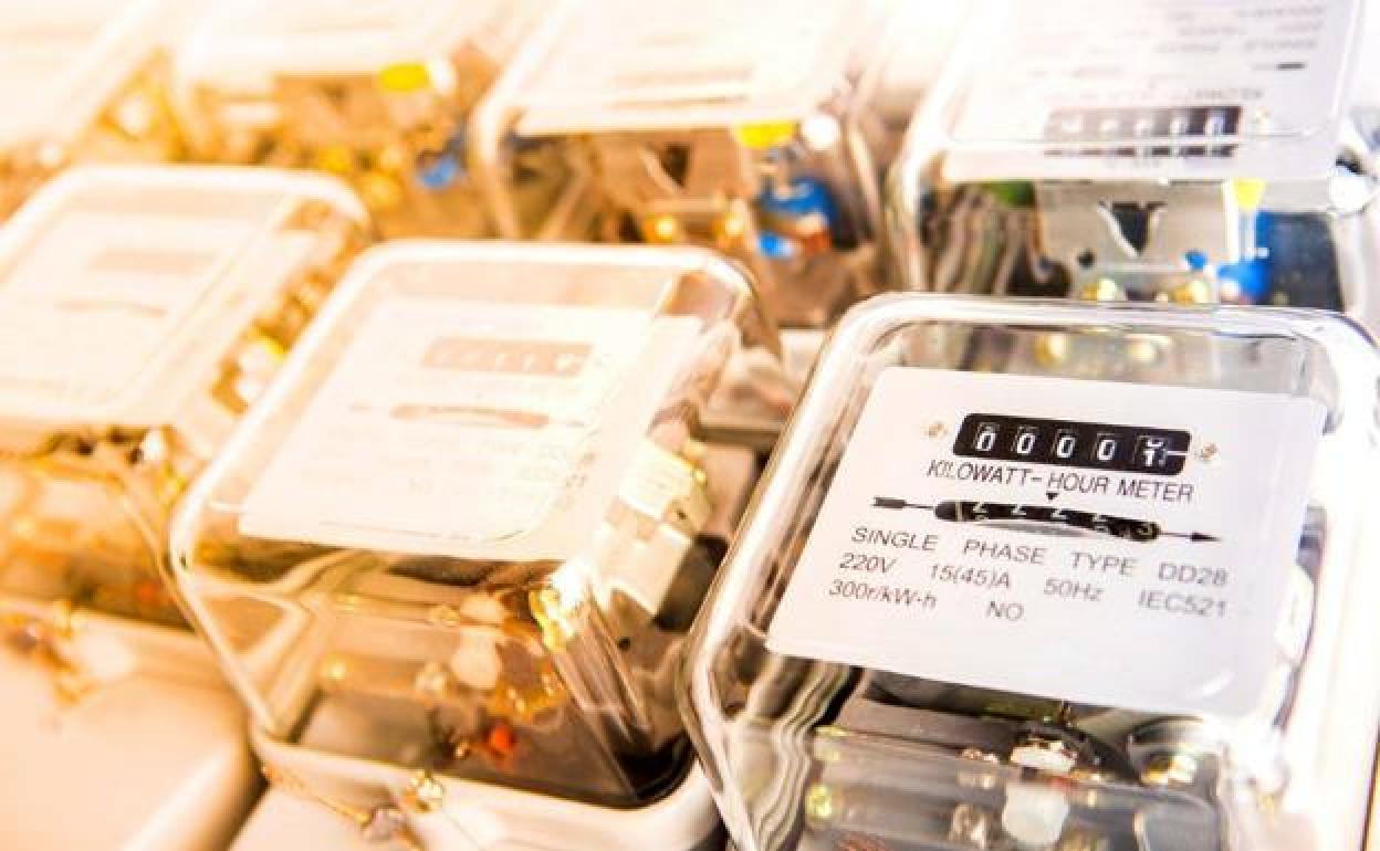 El precio de la luz desciende este lunes un 21,6%.