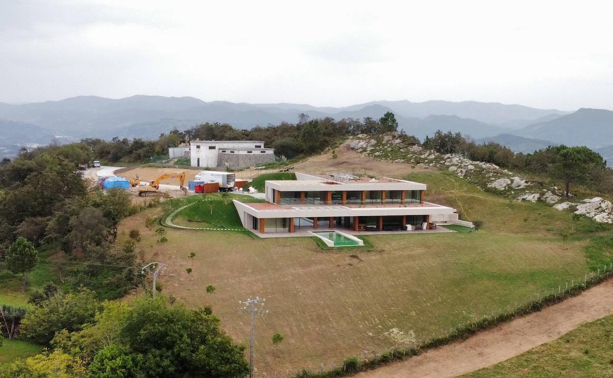 Imagen difundida por Haritzalde Naturzaleen Elkartea del supuesto «chalet ilegal».