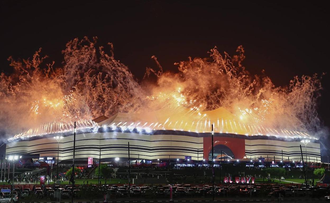 Ambiente exterior del Estadio de Al Khor durante el partido inaugural del Mundial de Qatar.