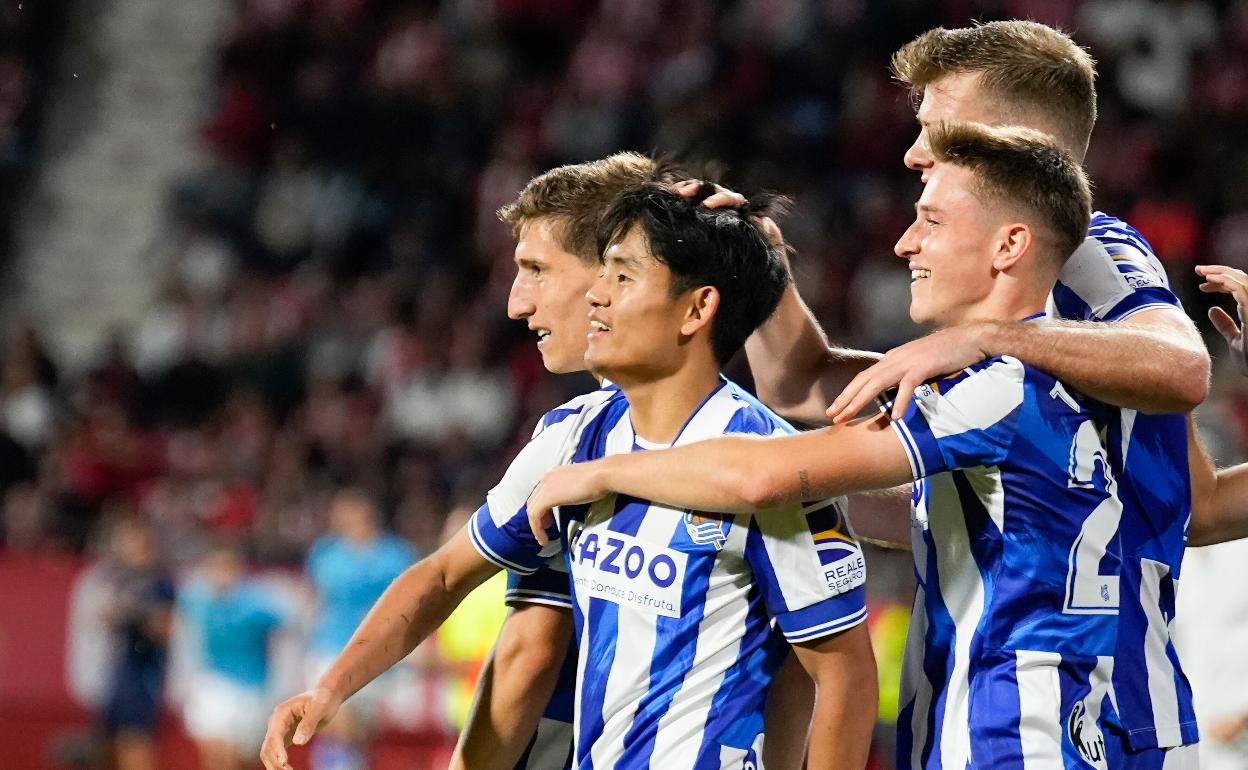 Los jugadores de la Real Sociedad celebran un gol en el partido ante el Girona