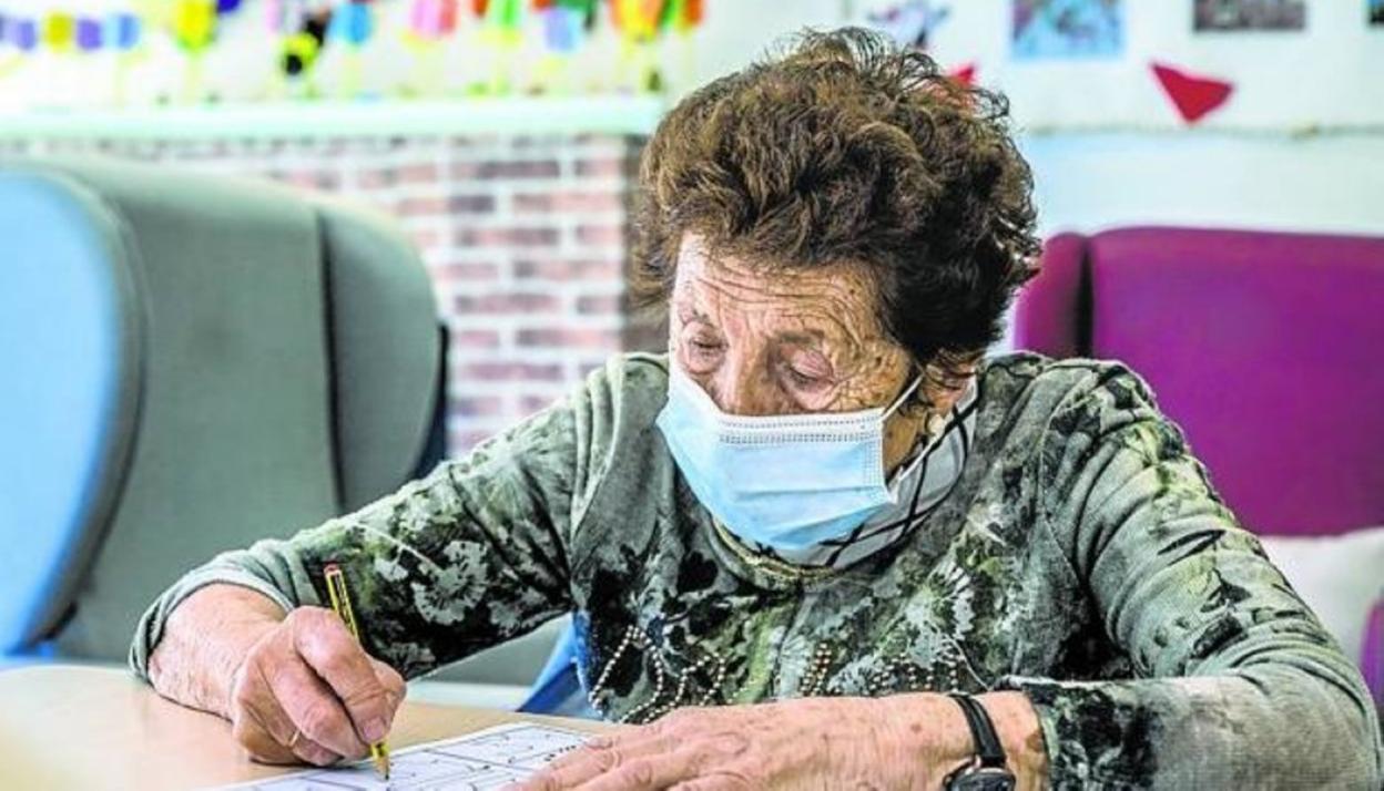 Sofía Rodríguez, de 96 años, decana de los vecinos de Lagrán. 