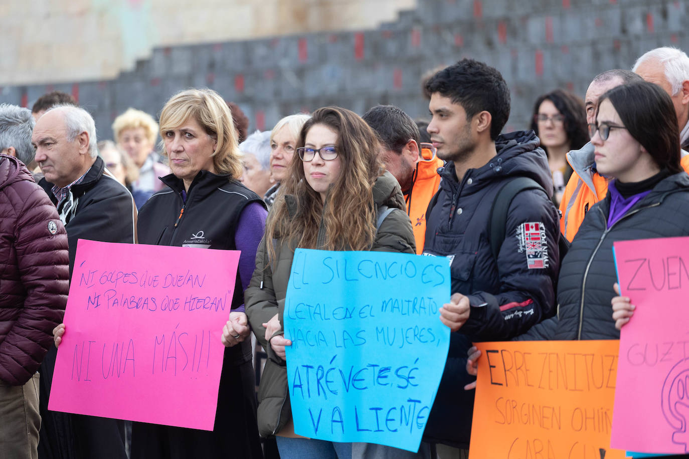 Concentración en Eibar junto a las gradas de la plaza Unzaga. 