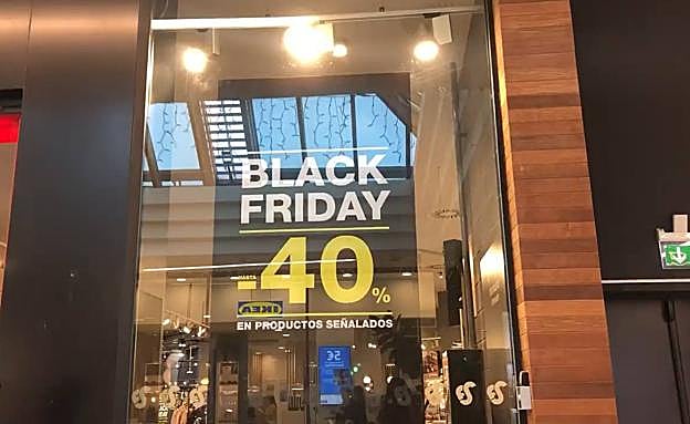 Black Friday: Guipuzcoanos aprovechan el 'Black Friday' para adelantar las compras de Navidad