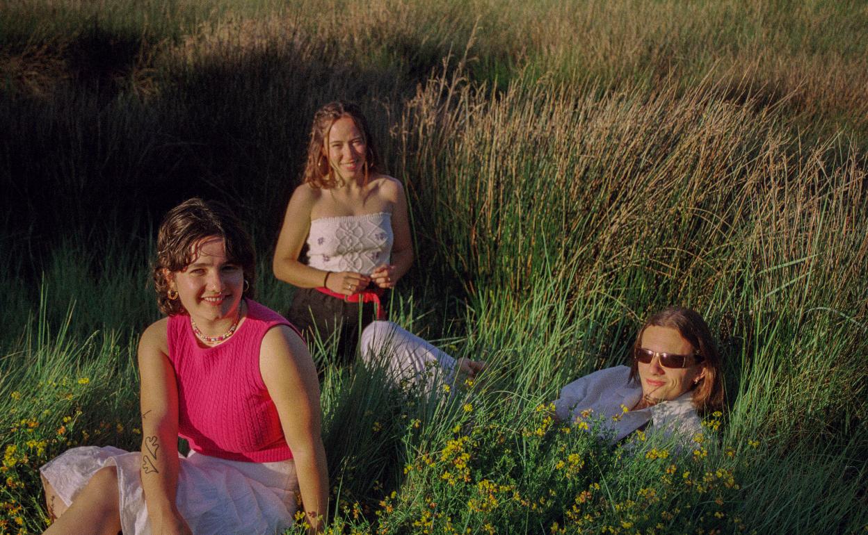 Miruak kantautoreen letrek musika elektronikoarekin batera arrakasta izan dezaketela berretsi du