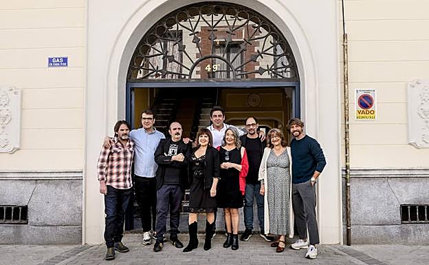 Imagen principal - Protagonistas de 'La que se avecina', 'Élite' y 'Cuéntame'. 