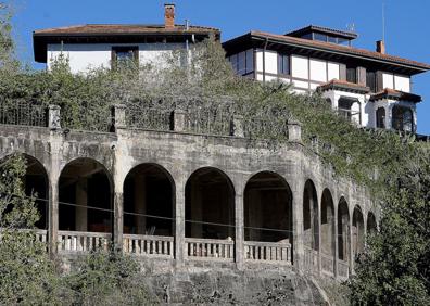 Imagen secundaria 1 - Marquesinas en mal estado, edificio del antiguo Kursaal de Martutene y la Villa Oyón abandonada. 