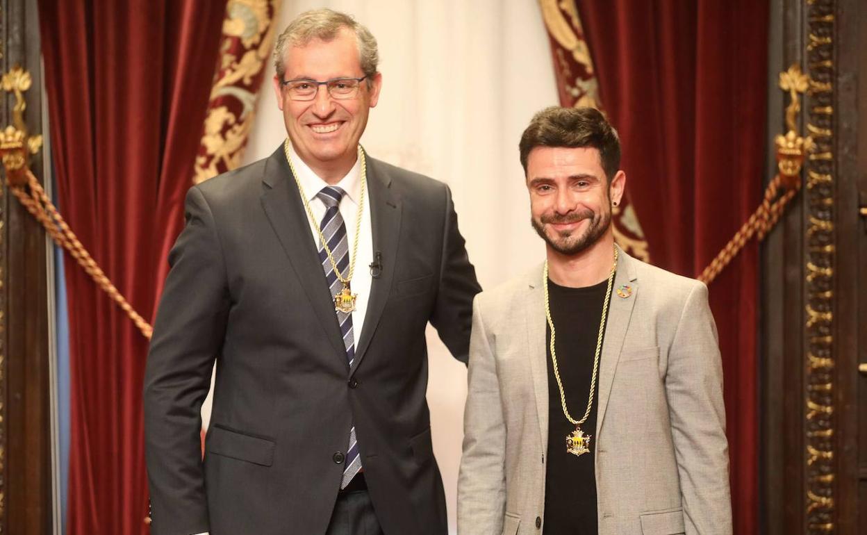 Olano y Millán, el día en el que el político socialista tomó posesión del cargo de diputado de Cultura.