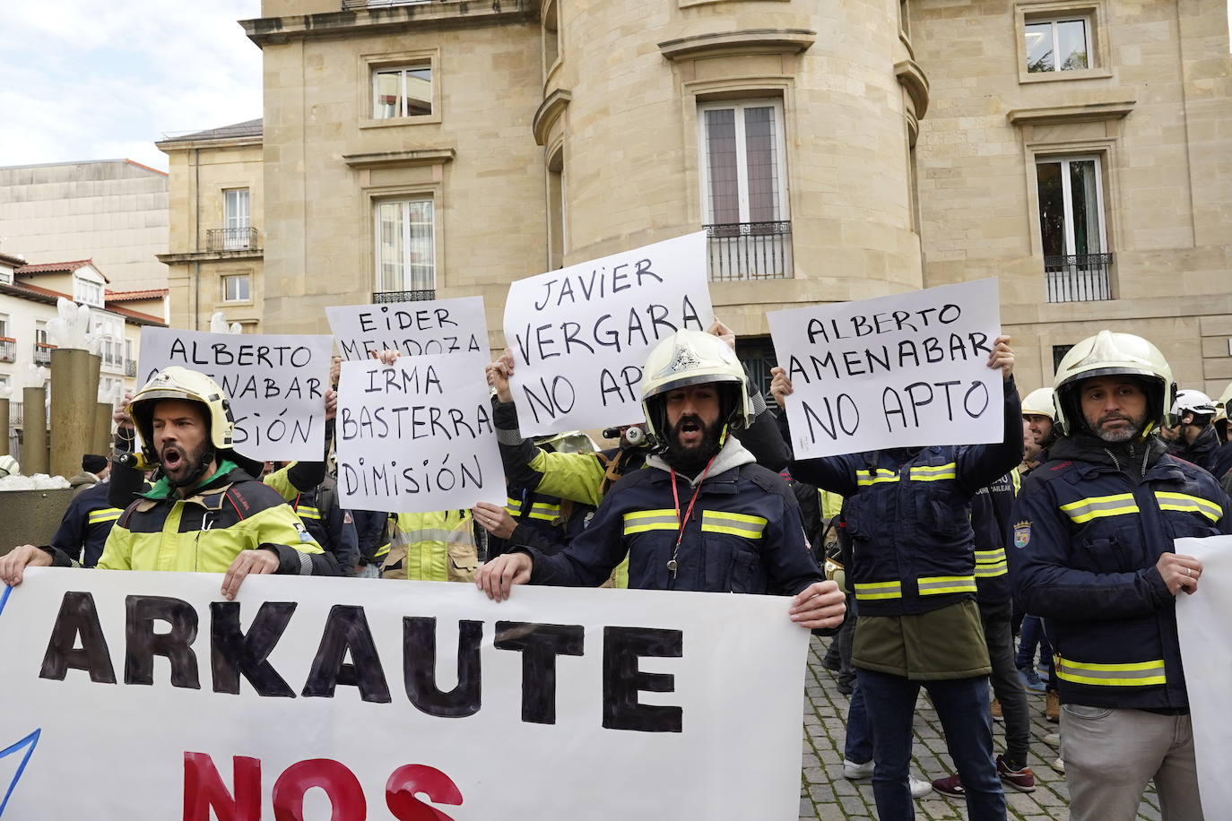 Fotos: Los bomberos vascos comienzan a movilizarse por «el desastre» de la OPE unificada