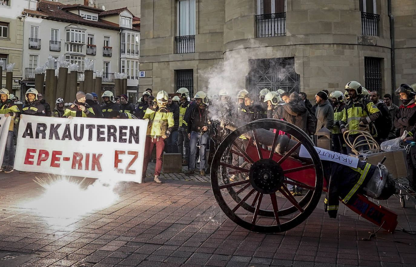 Fotos: Los bomberos vascos comienzan a movilizarse por «el desastre» de la OPE unificada