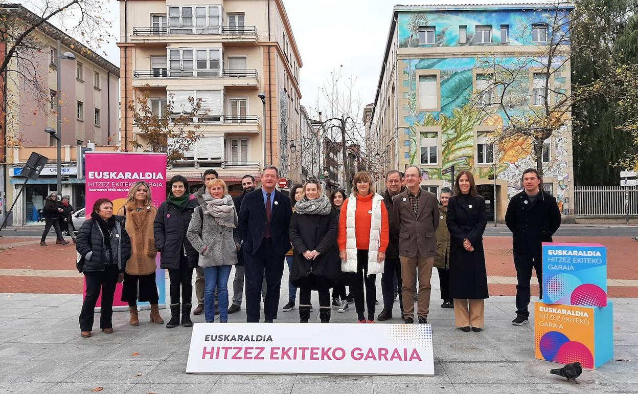 Antolatzaile nagusietako, herri batzordeetako eta parte hartu duten entitatetako ordezkariak elkartu dira Gasteizen hirugarren Euskaraldiaren balorazioa egiteko.