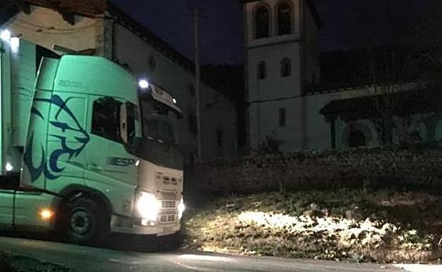 Otro camión, a punto de caer en la trampa del GPS en el concejo navarro de Etulain