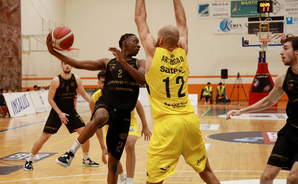 El Juaristi quiere iniciar la remontada derrotando al TAU Castelló. 