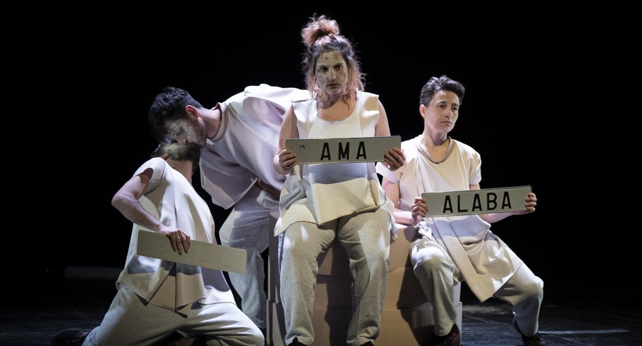 Imagen de la obra teatral que esta tarde se representa sobre el escenario del centro de artes escénicas Sarobe. 