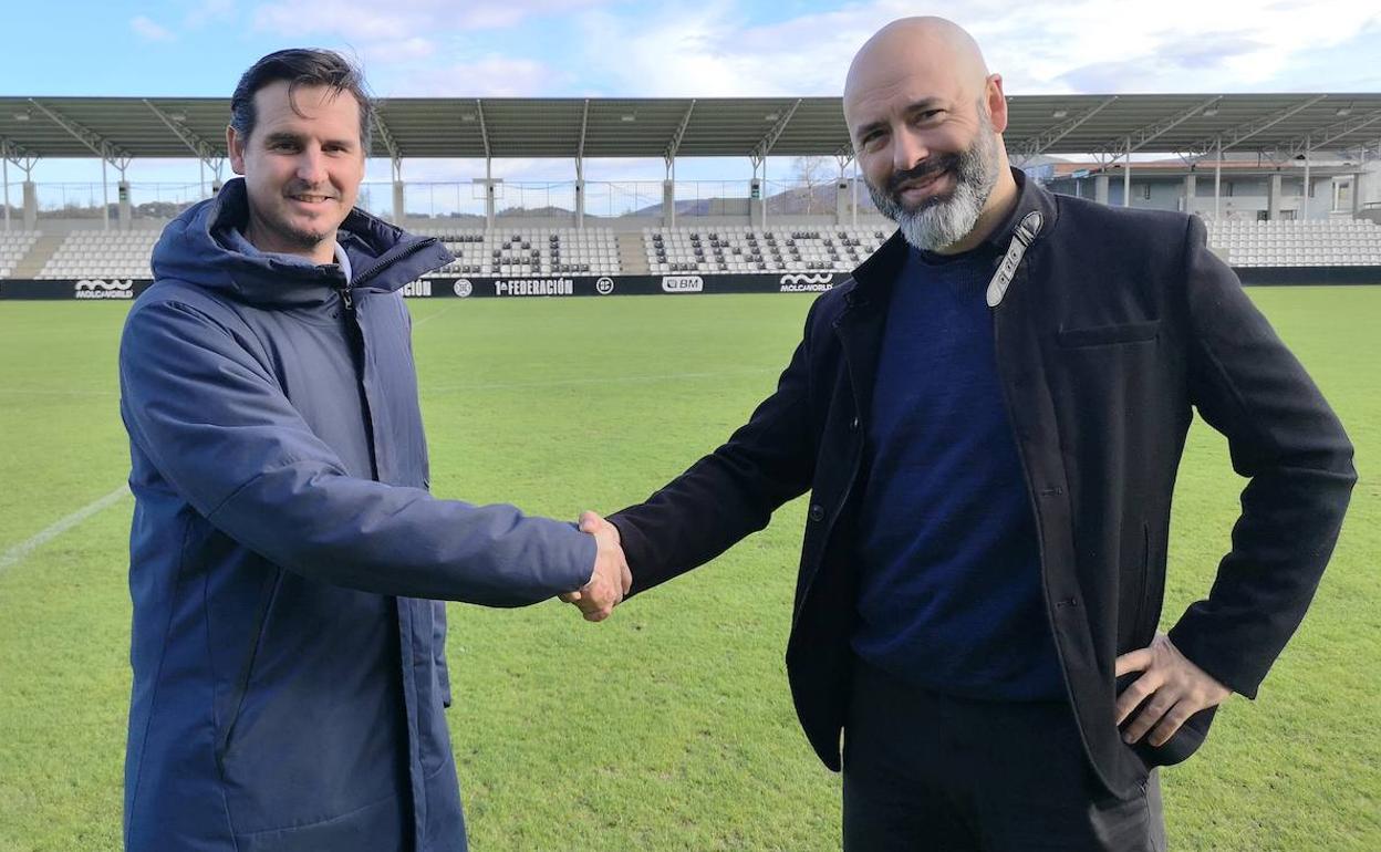 El presidente Igor Emery con el nuevo entrenador txuribeltz, David Movilla.