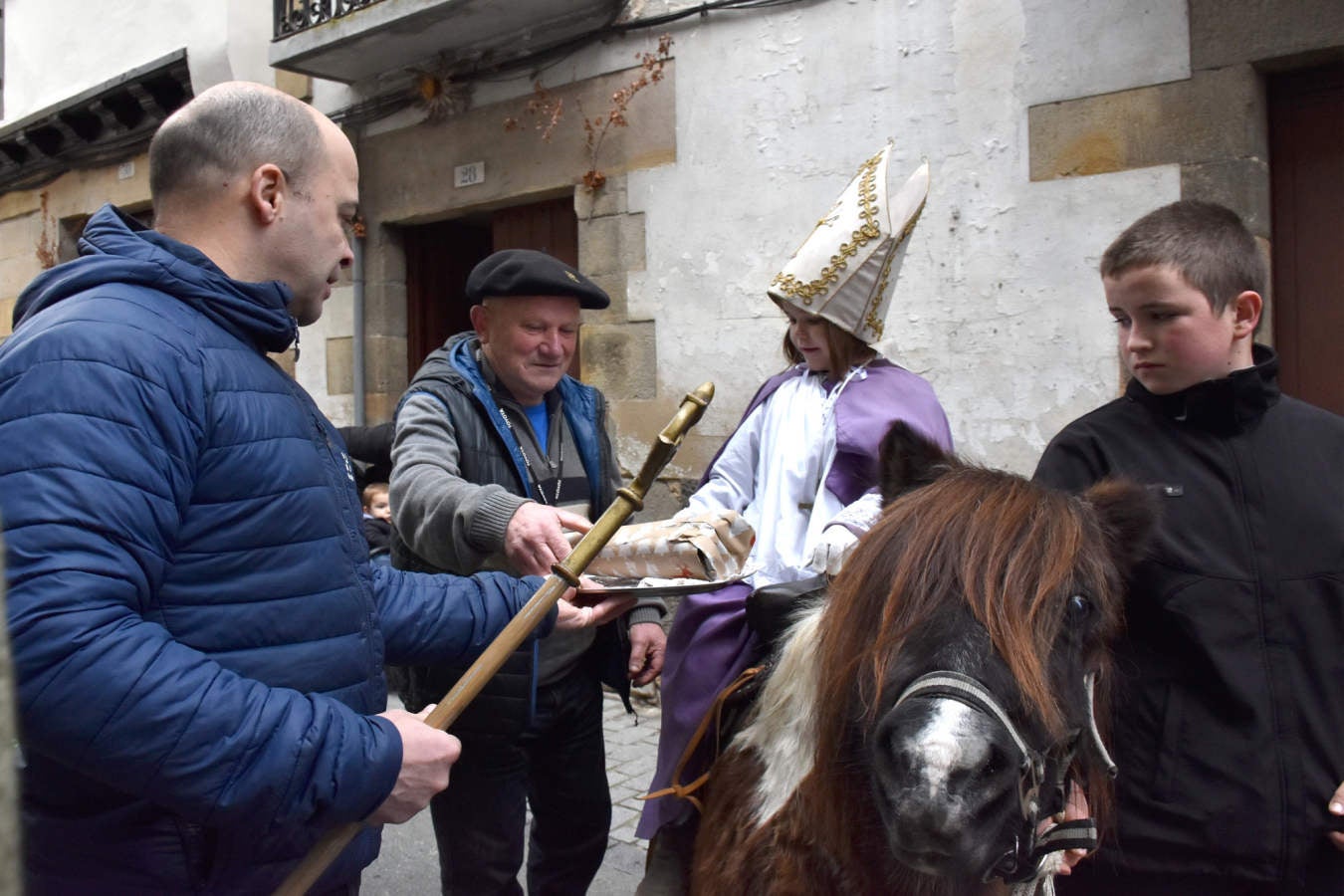 Fotos: Segurako kaleetan ibili da San Nikolas Txikia