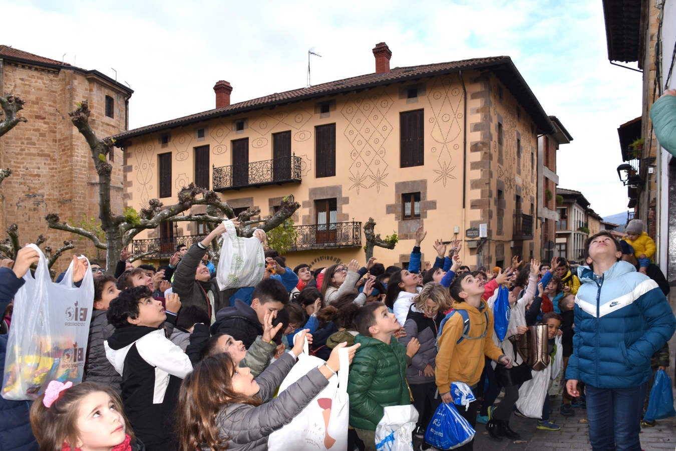Fotos: Segurako kaleetan ibili da San Nikolas Txikia