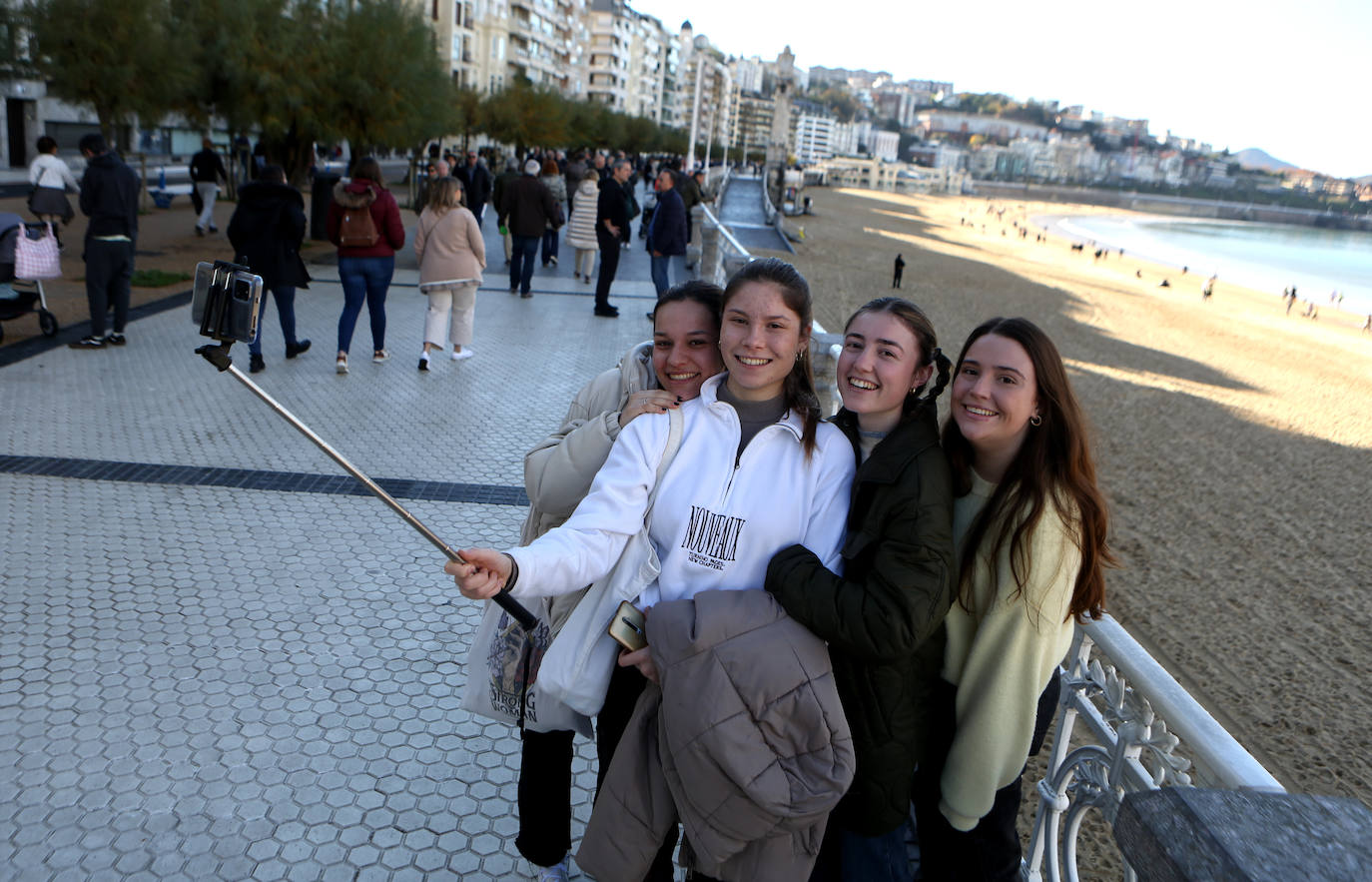 Fotos: Primer día de fiesta para los turistas en Donostia
