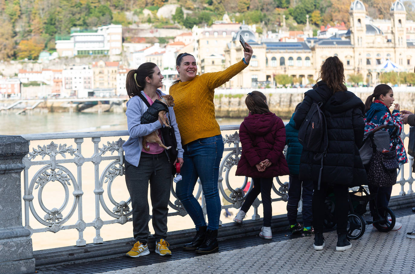 Fotos: Primer día de fiesta para los turistas en Donostia
