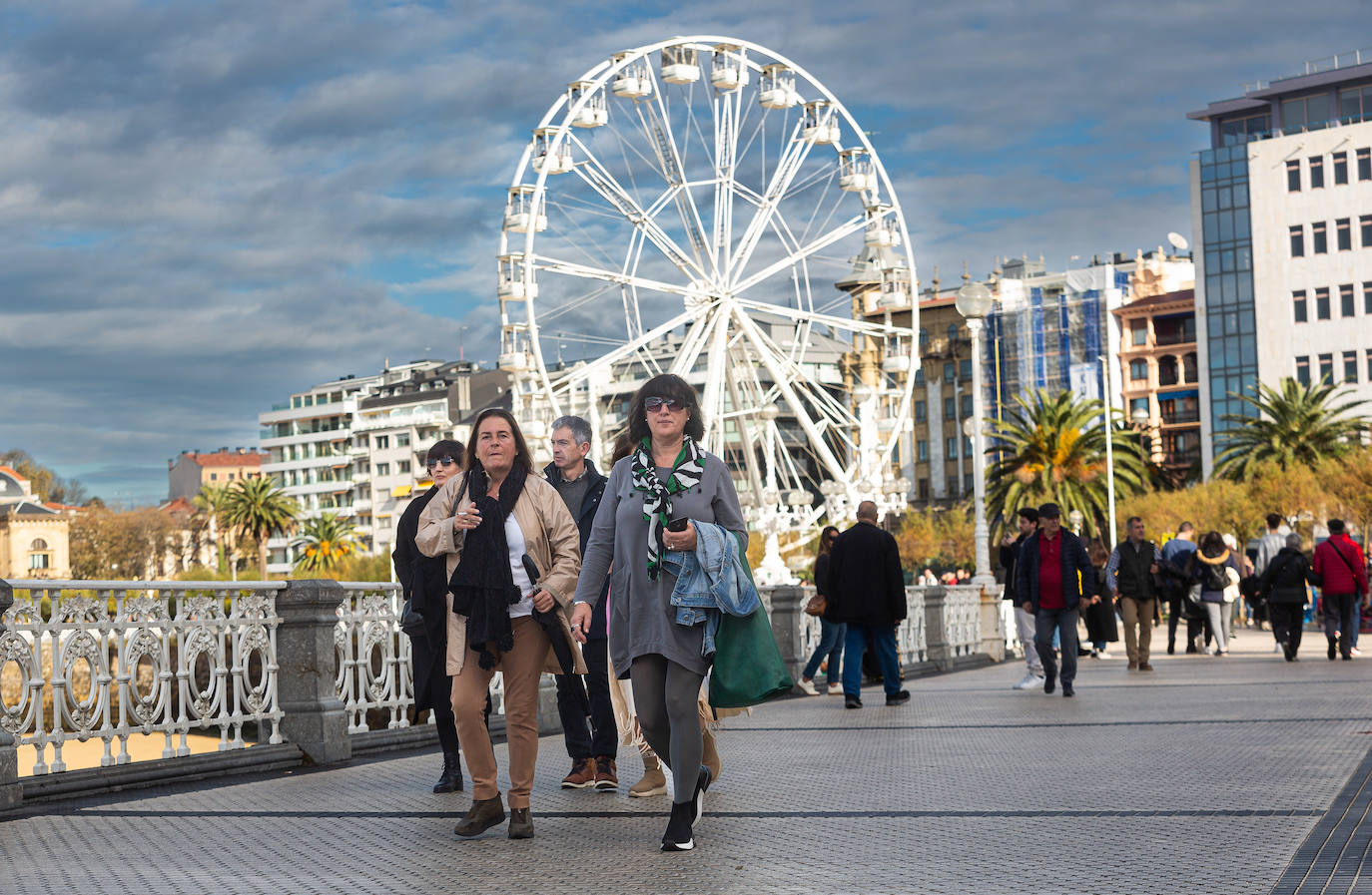 Fotos: Primer día de fiesta para los turistas en Donostia