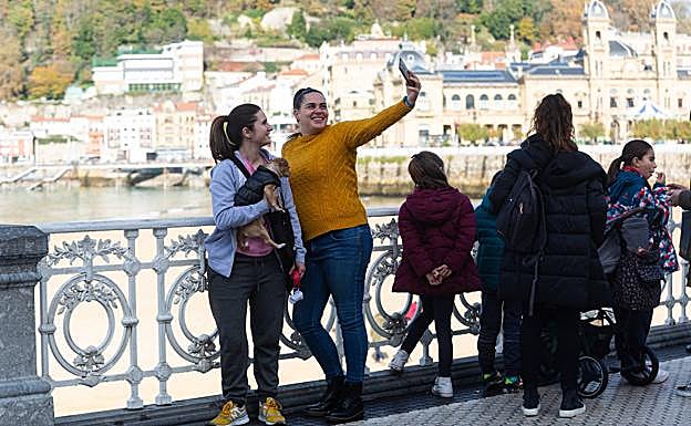 Imagen principal - «Estamos solo un día: paseo y pintxos»