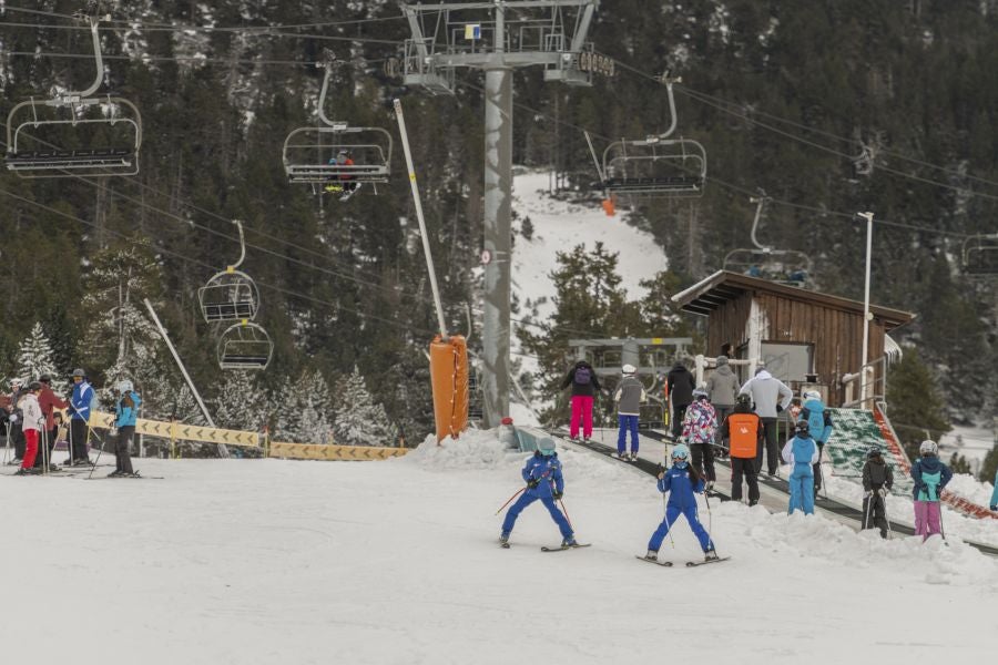 Fotos: El Pirineo inaugura la temporada de esquí