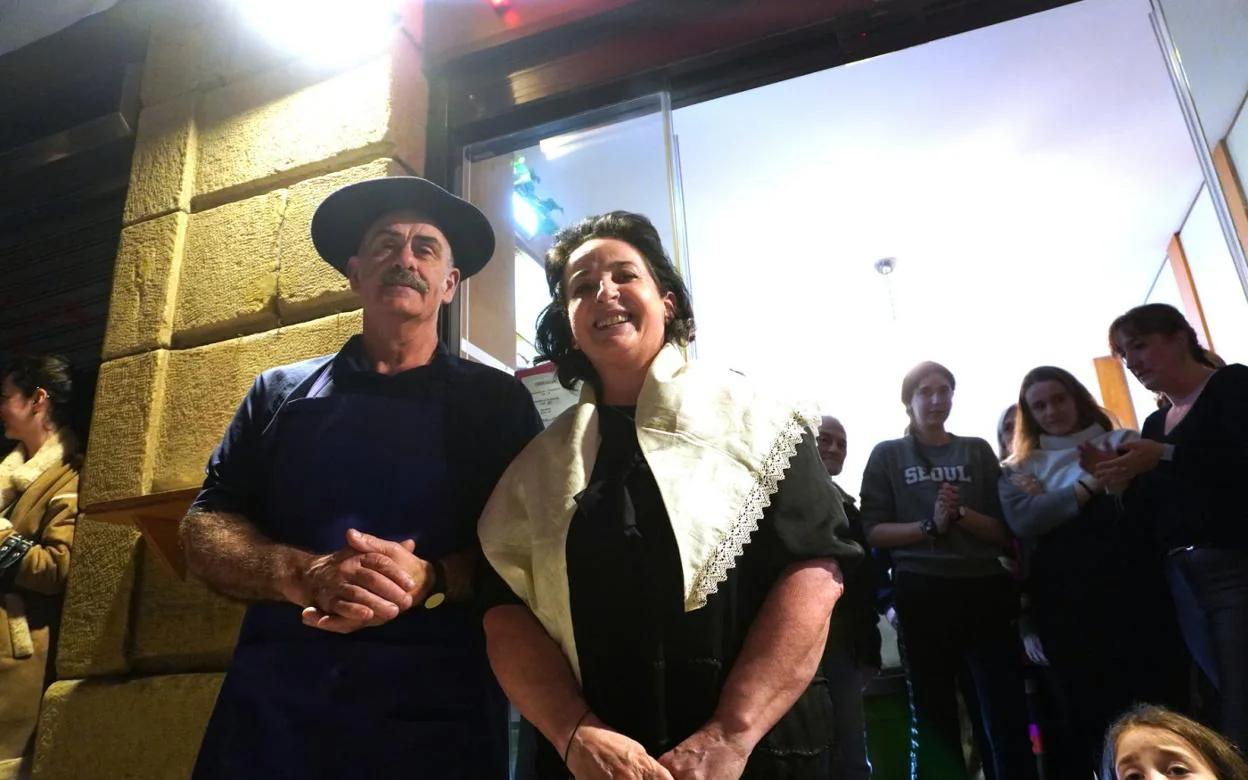 José Mari Arin y su esposa Fátima Marichalar, emocionados por el homenaje recibido. 
