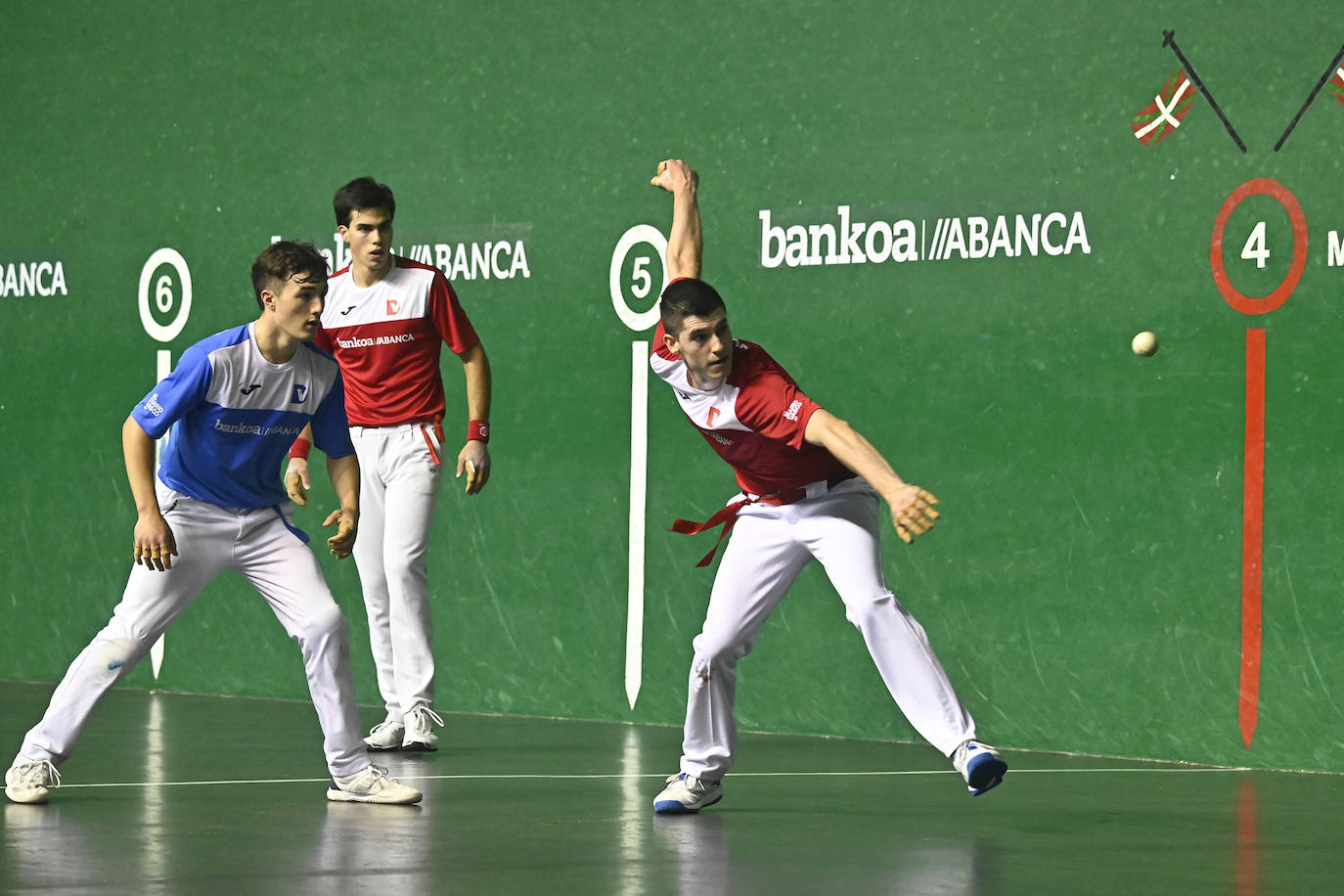 Igoa y Ugartemendia avanzan a la final sénior del Torneo Bankoa ABANCA-DV después de derrotar 22-13 a Fernández y Ekain Lizeaga en semifinales.