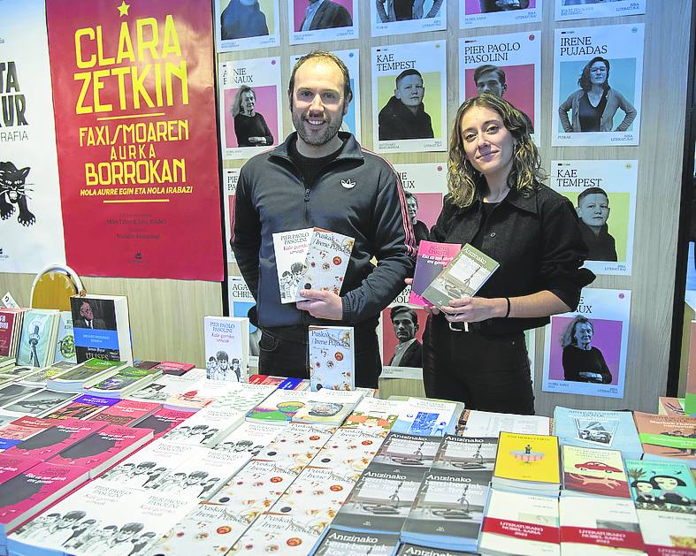 Itzulpenen inguruan sortu zen Igela, eta horretan dihardu.