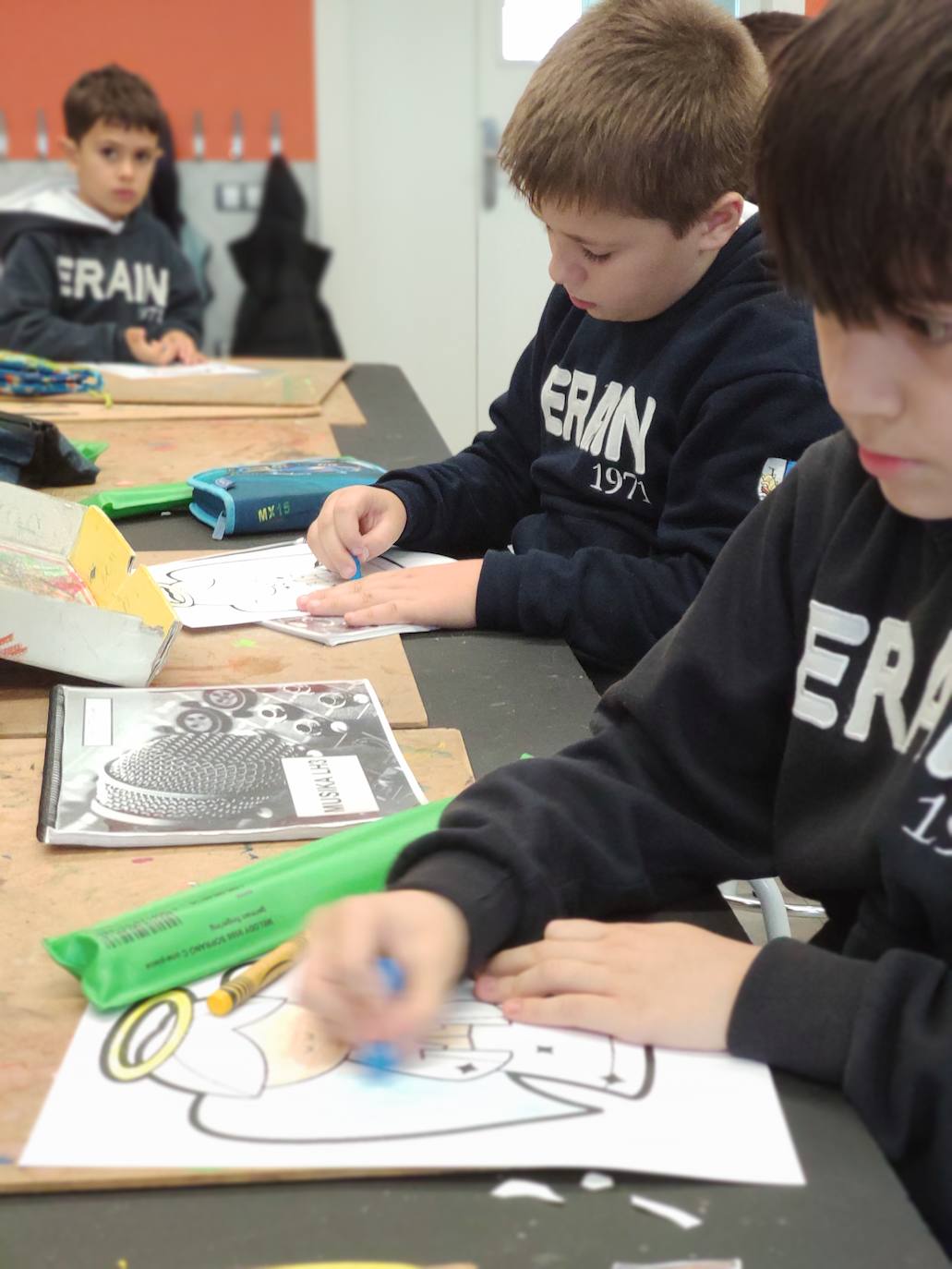 Eraingo ikasleek artearekin gozatzen dute