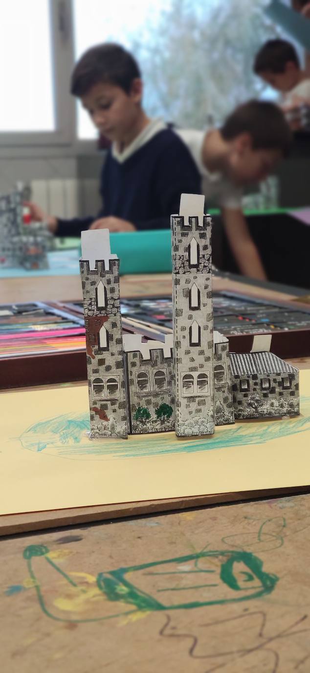 Eraingo ikasleek artearekin gozatzen dute